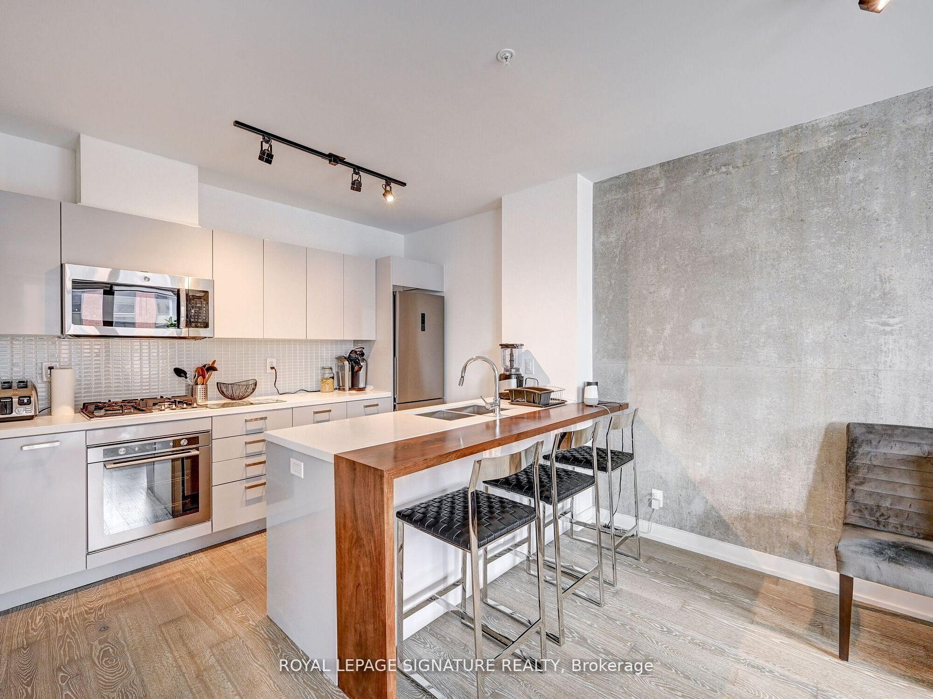 Ph18-39 Brant Street, Toronto, ON - Indoor Photo Showing Kitchen