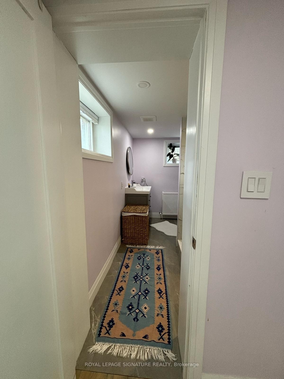 Lower-4 Windust Gate, Toronto, ON