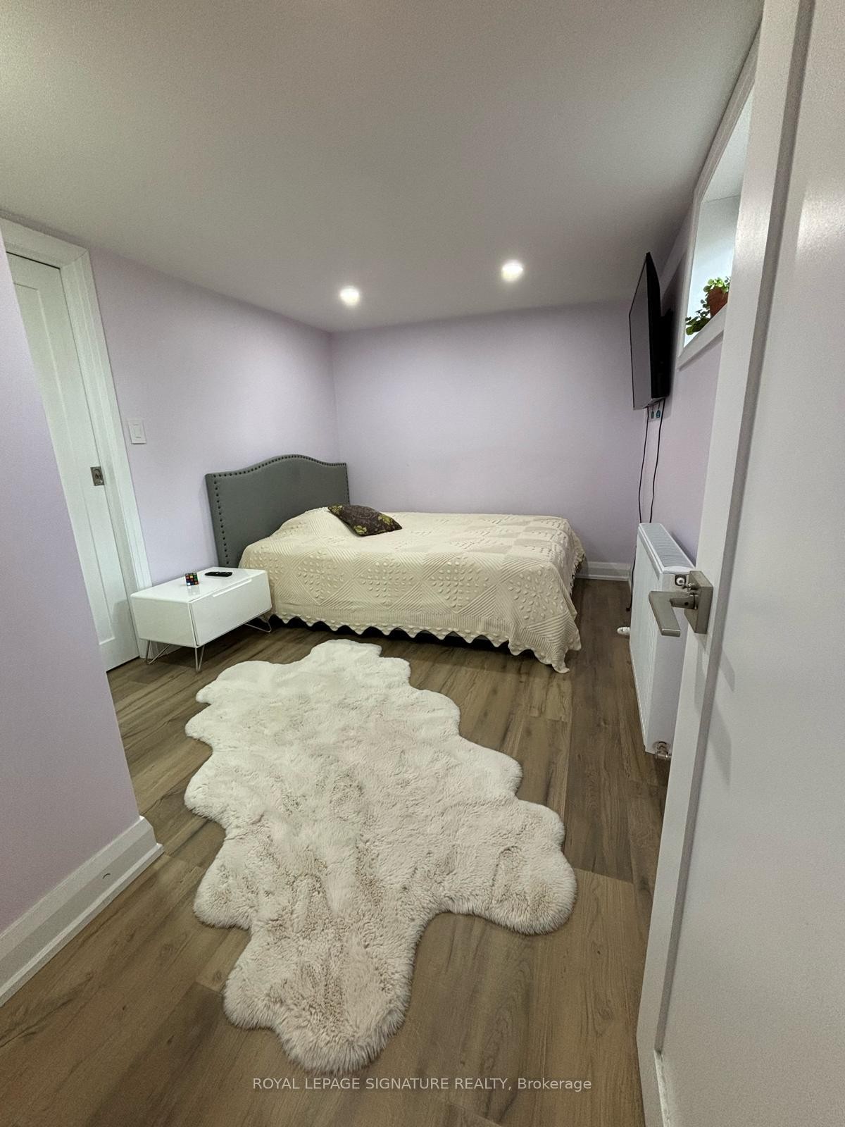 Lower-4 Windust Gate, Toronto, ON