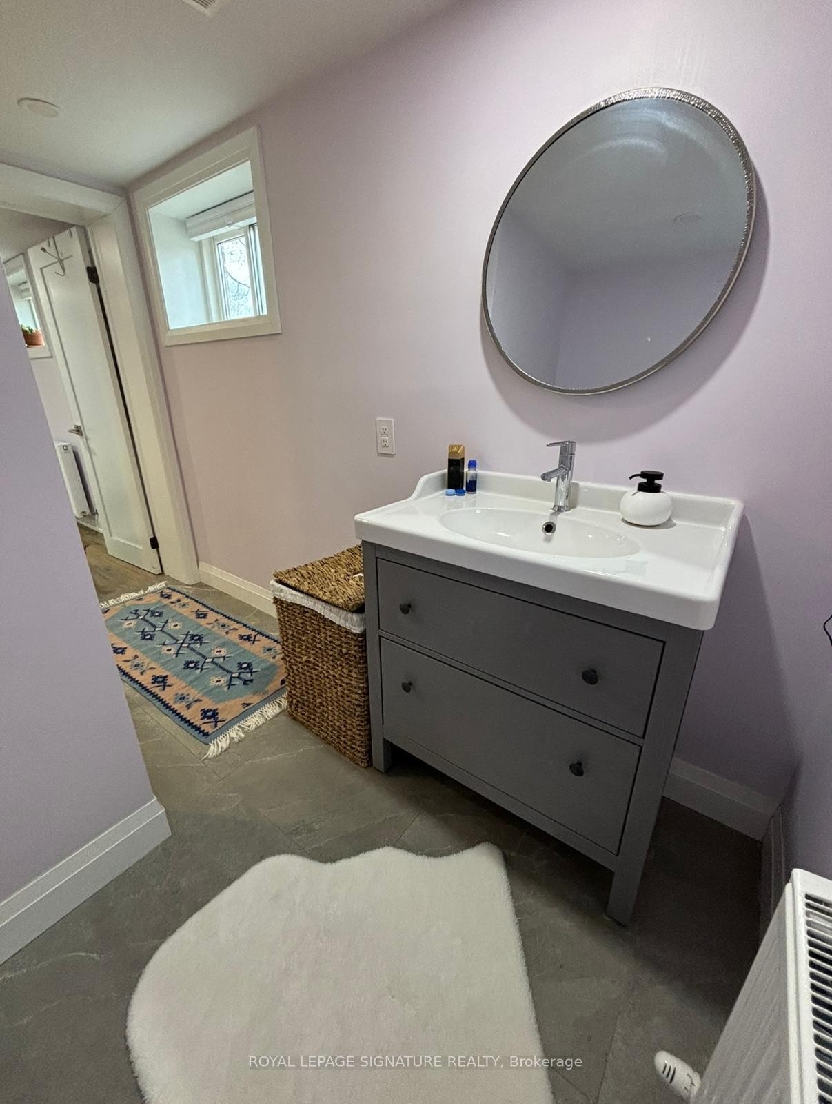 Lower-4 Windust Gate, Toronto, ON