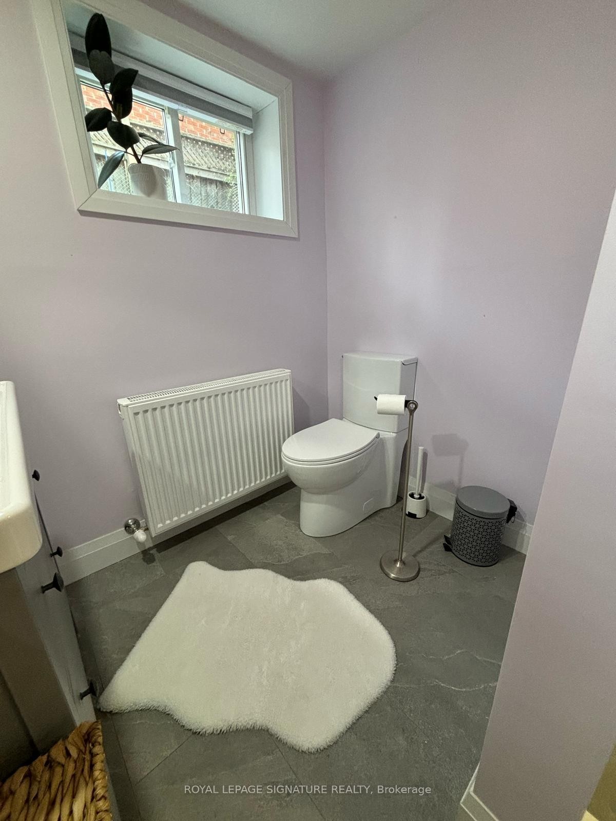 Lower-4 Windust Gate, Toronto, ON