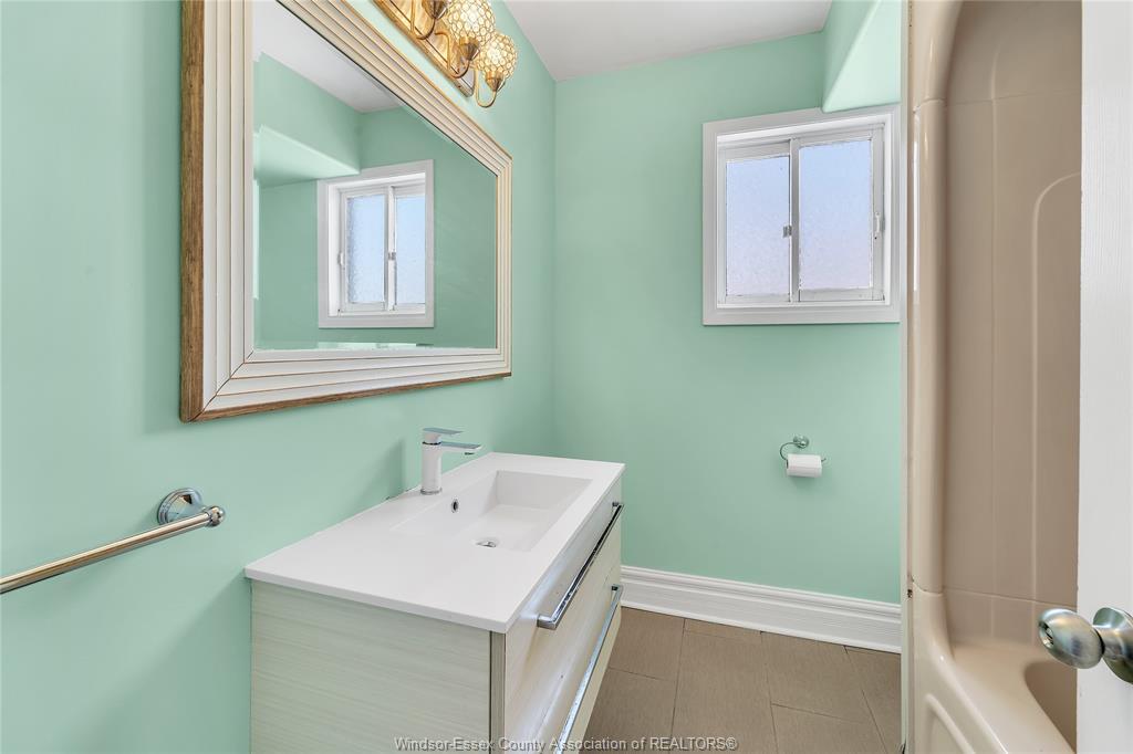 444 Elliott Street West, Windsor, ON