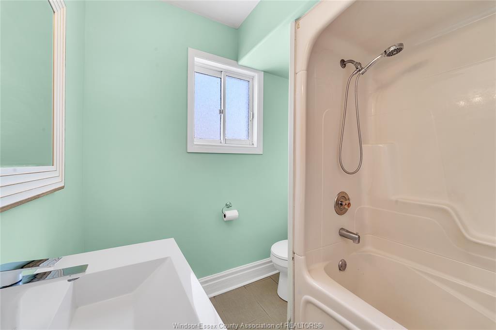 444 Elliott Street West, Windsor, ON