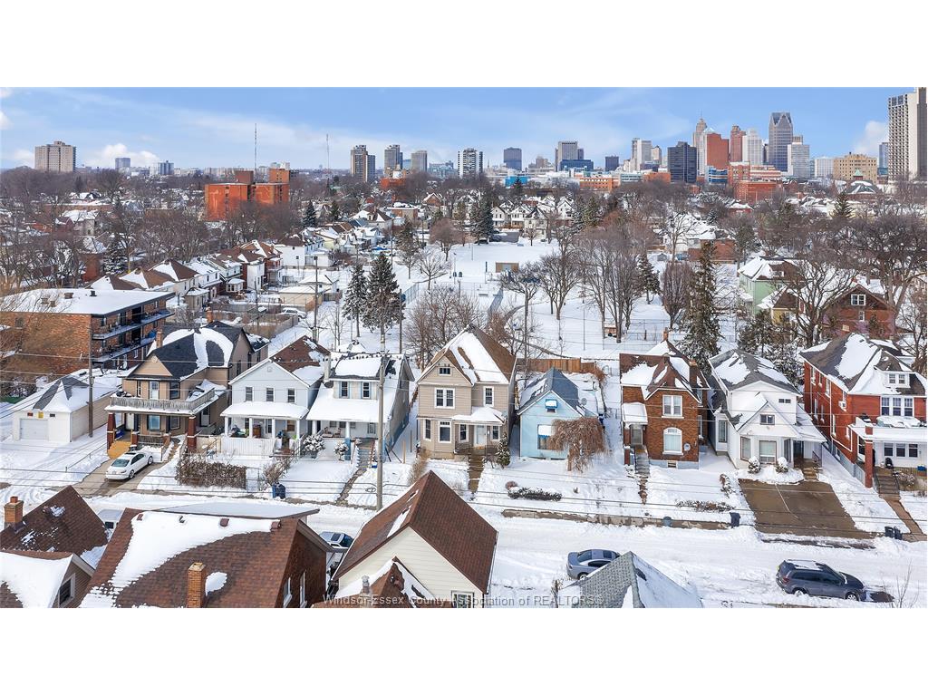 444 Elliott Street West, Windsor, ON