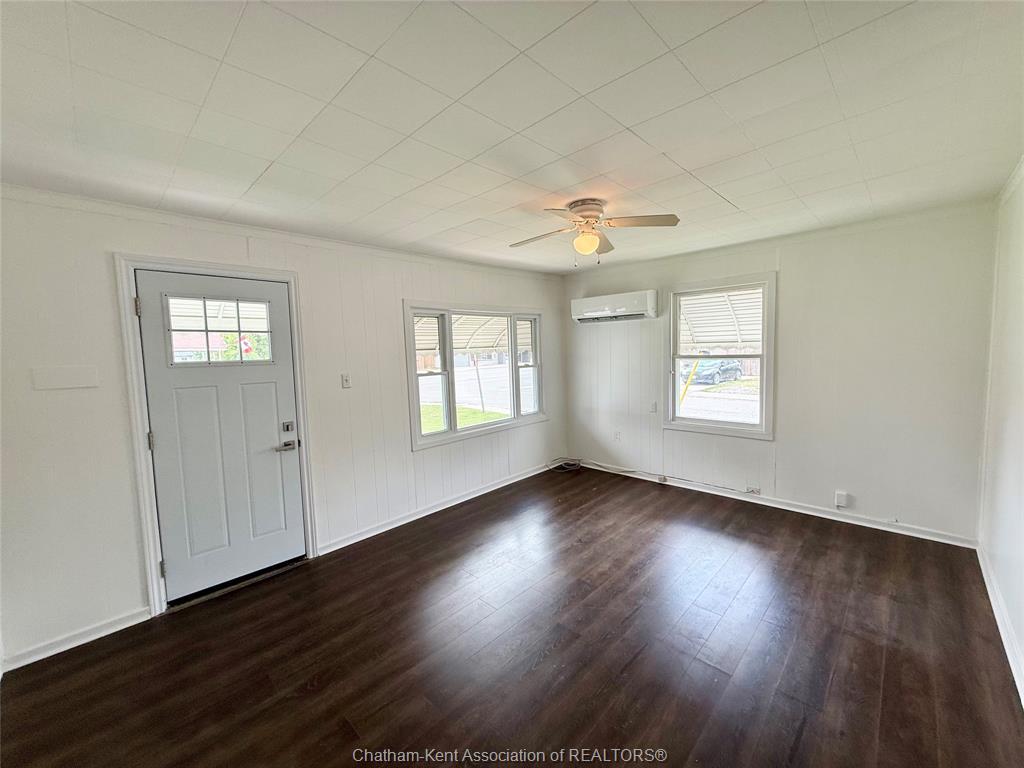 20 Mcnaughton Avenue, Wallaceburg, ON