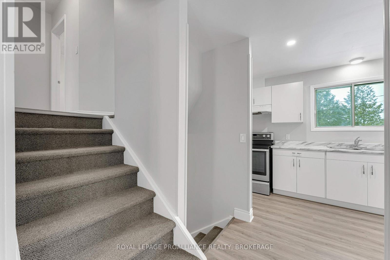 1080 Hudson Drive, Kingston (South Of Taylor-Kidd Blvd), ON - Indoor Photo Showing Kitchen