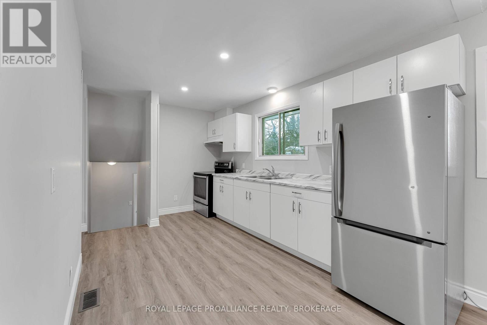 1080 Hudson Drive, Kingston (South Of Taylor-Kidd Blvd), ON - Indoor Photo Showing Kitchen