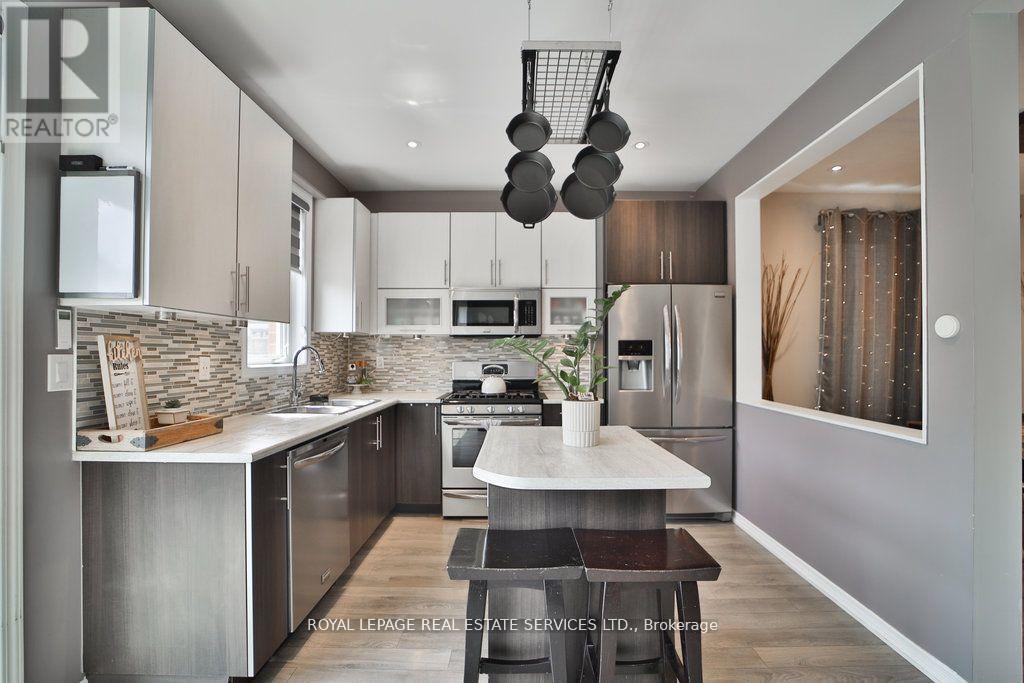 15 Mcallistar Drive, Hamilton, ON - Indoor Photo Showing Kitchen With Stainless Steel Kitchen With Upgraded Kitchen