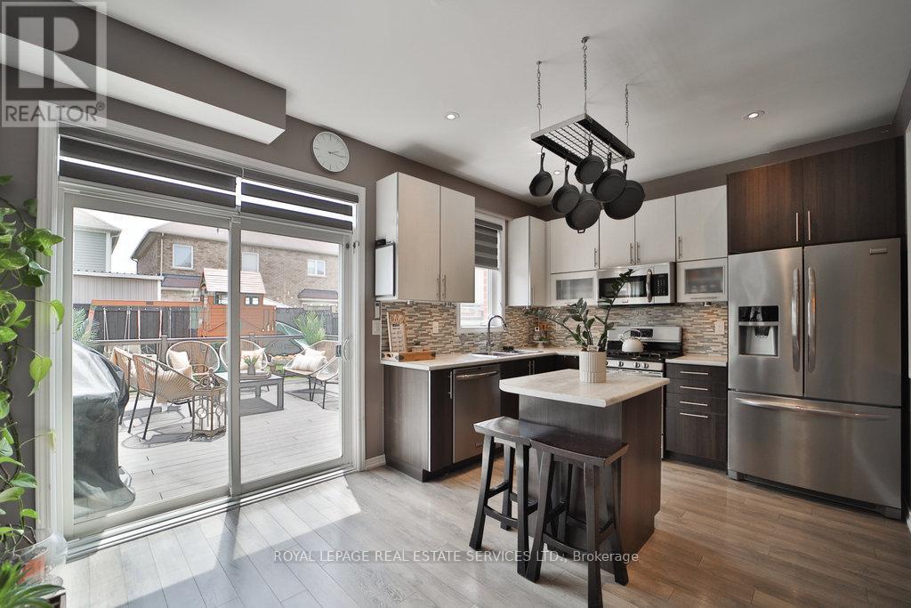 15 Mcallistar Drive, Hamilton, ON - Indoor Photo Showing Kitchen With Stainless Steel Kitchen With Upgraded Kitchen