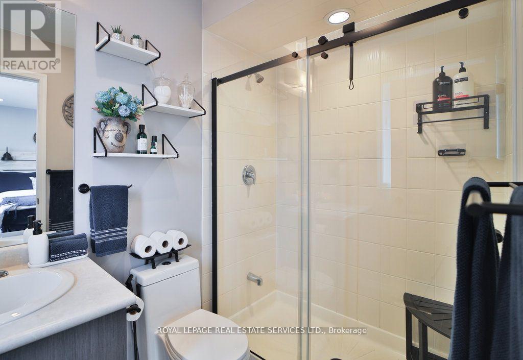 15 Mcallistar Drive, Hamilton, ON - Indoor Photo Showing Bathroom