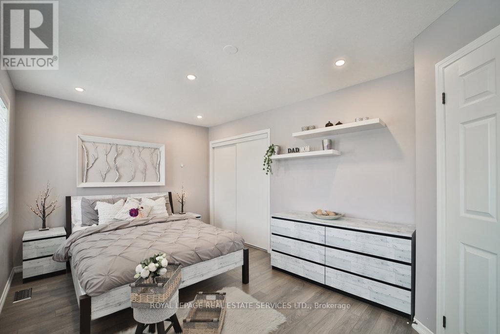 15 Mcallistar Drive, Hamilton, ON - Indoor Photo Showing Bedroom