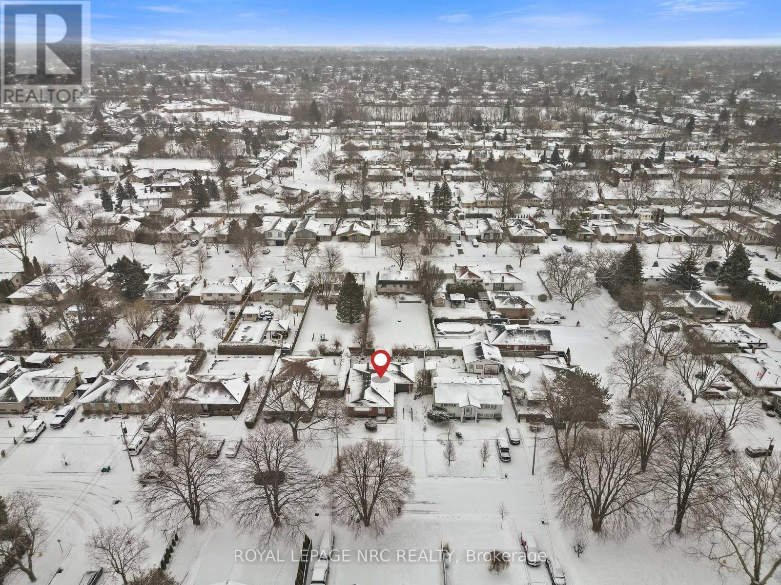 View of the neighbourhood - 6 Brookbanks Drive N, St. Catharines (Lakeport), ON - Outdoor With View