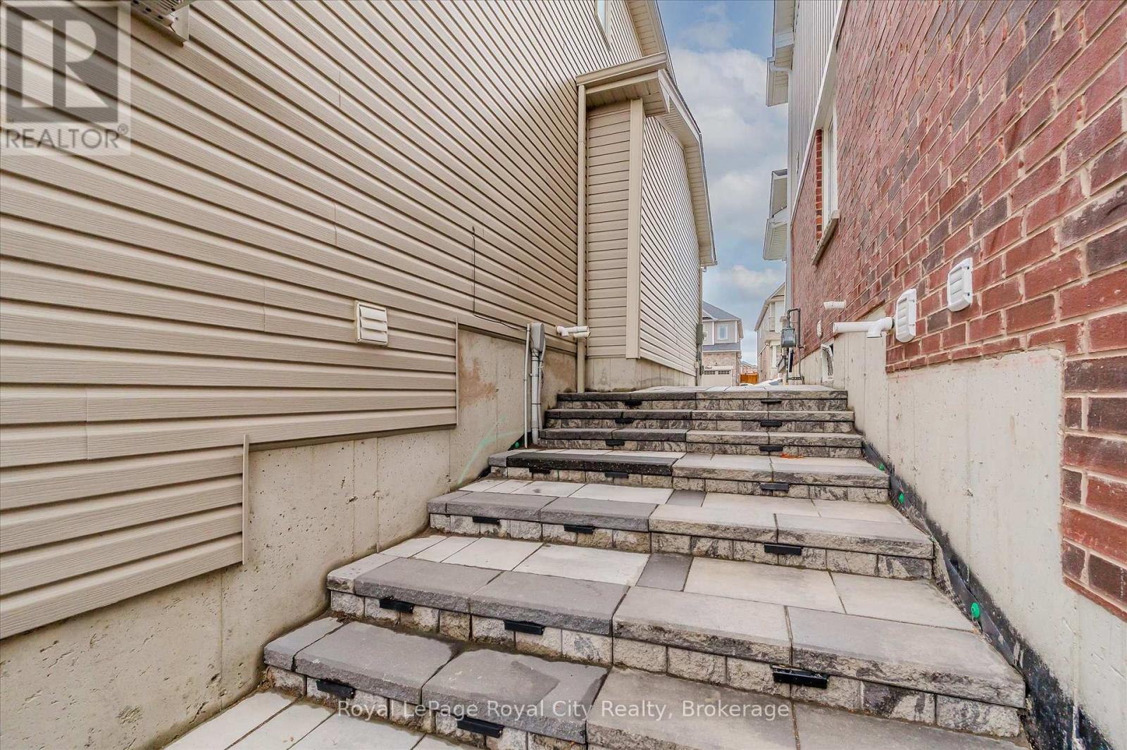 262 Dolman Street, Woolwich, ON - Outdoor