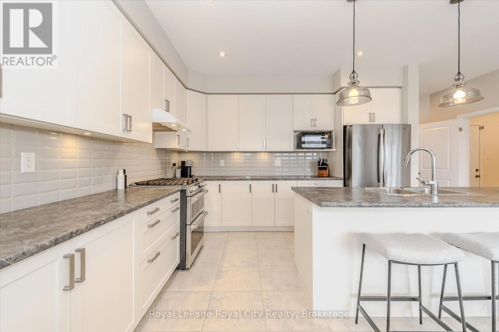 262 Dolman Street, Woolwich, ON - Indoor Photo Showing Kitchen With Upgraded Kitchen