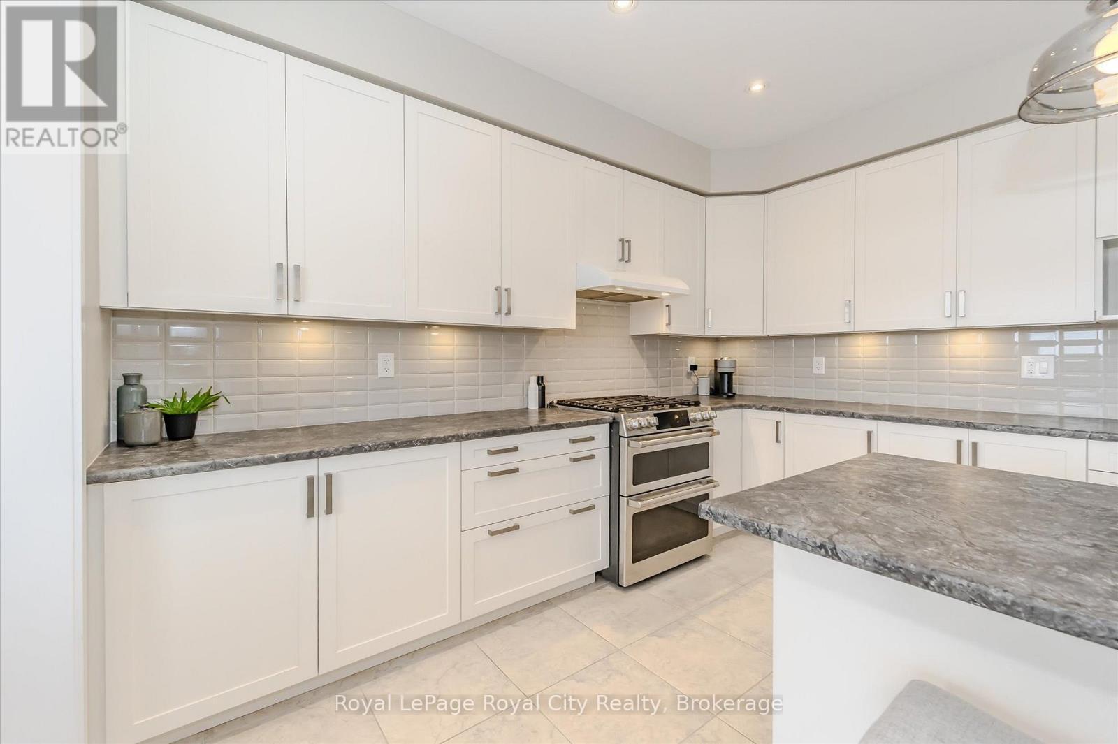 262 Dolman Street, Woolwich, ON - Indoor Photo Showing Kitchen With Upgraded Kitchen