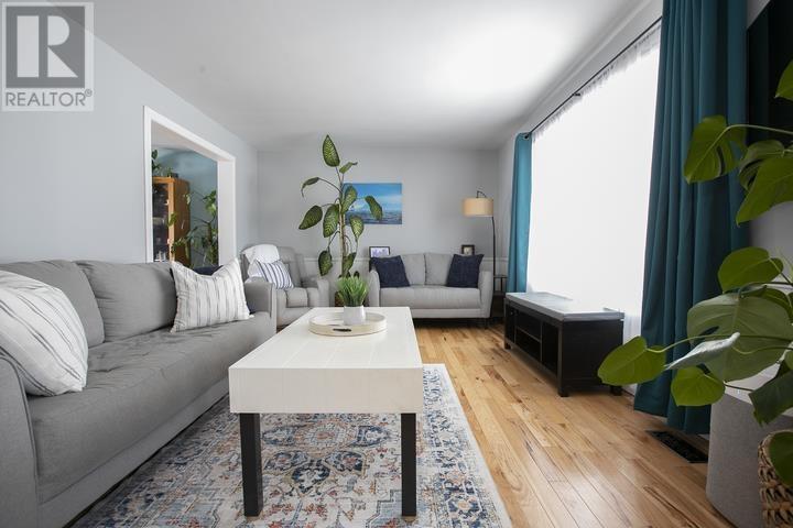 28 Parker Ave, Sault Ste. Marie, ON - Indoor Photo Showing Living Room