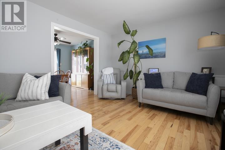 28 Parker Ave, Sault Ste. Marie, ON - Indoor Photo Showing Living Room