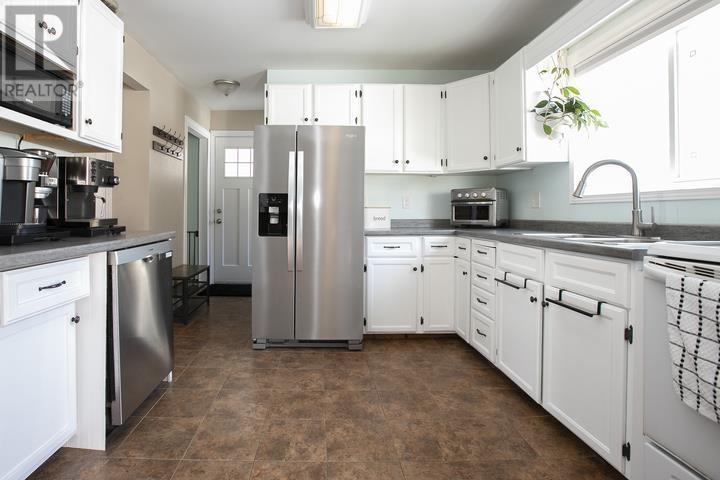 28 Parker Ave, Sault Ste. Marie, ON - Indoor Photo Showing Kitchen