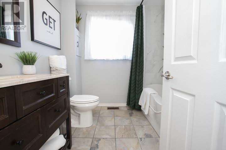 28 Parker Ave, Sault Ste. Marie, ON - Indoor Photo Showing Bathroom