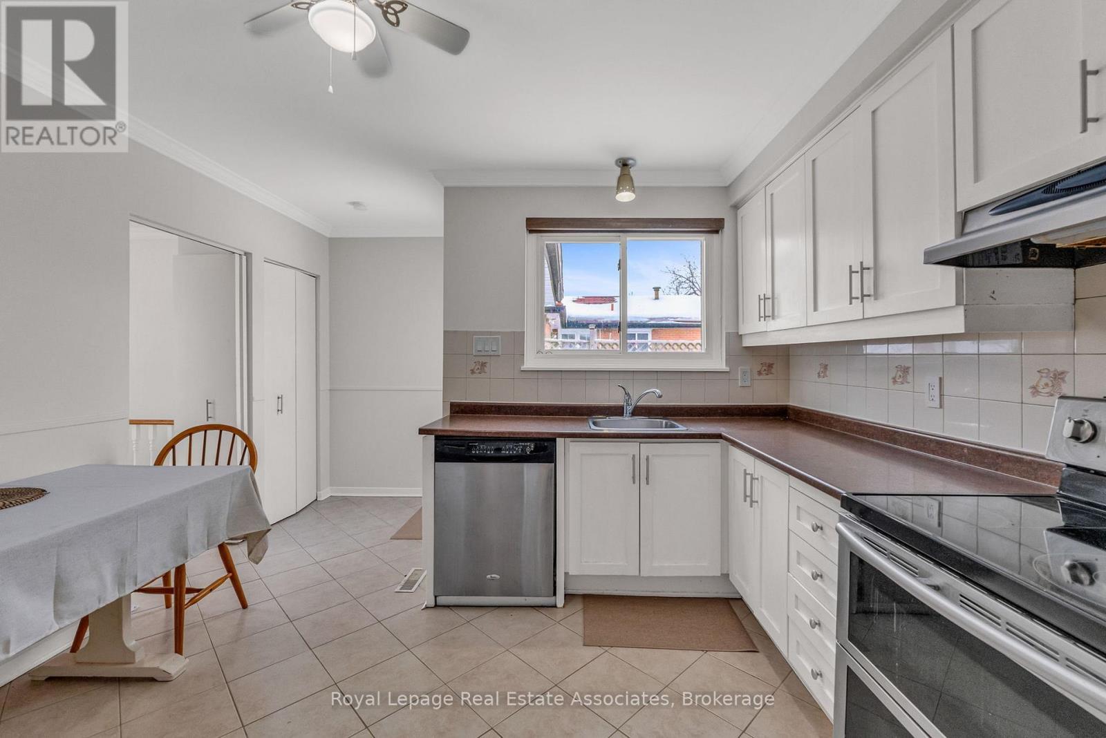 Kitchen - 56 Brookland Drive, Brampton, ON - Indoor Photo Showing Kitchen