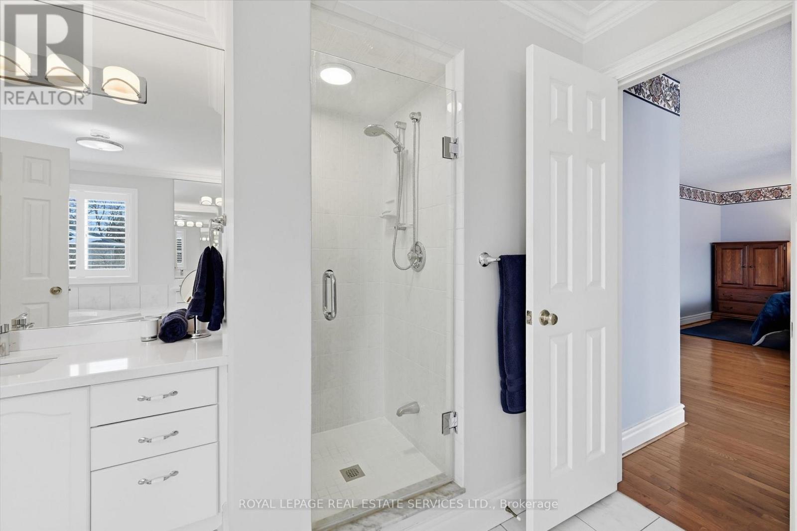 Separate Shower in Five-Piece Primary Ensuite - 2017 Peak Place, Oakville, ON - Indoor Photo Showing Bathroom