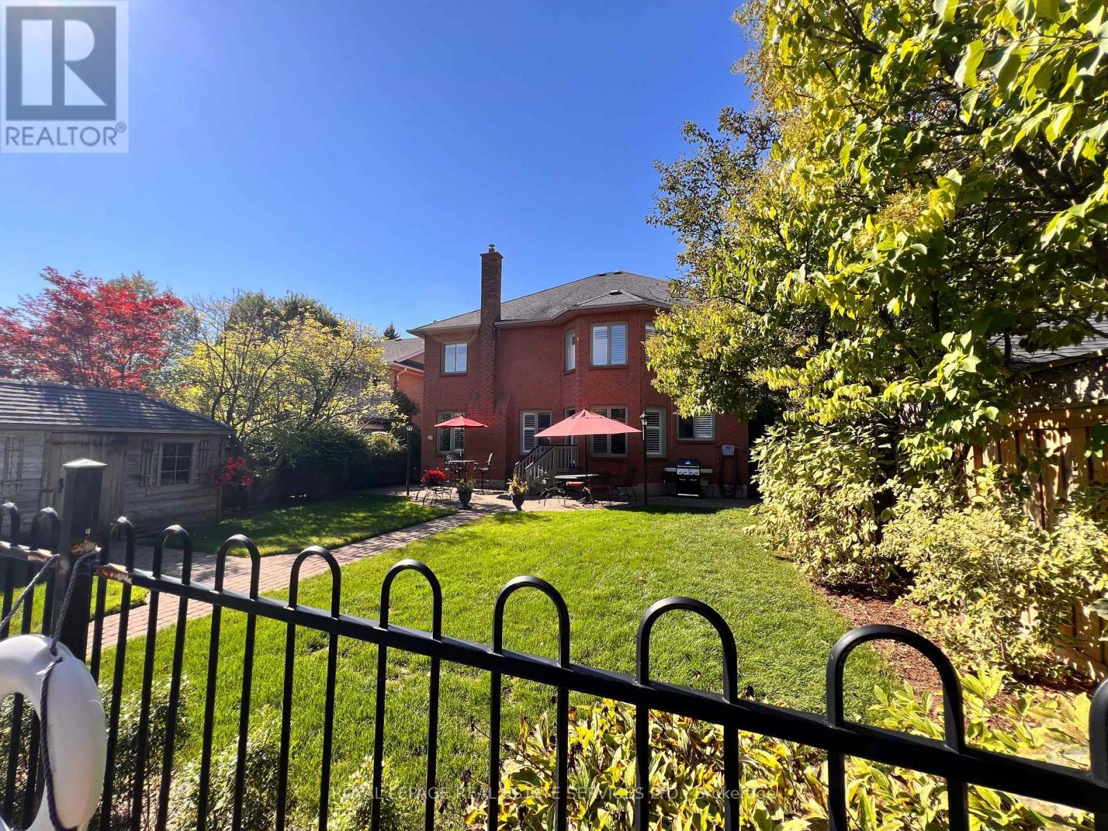 The Grounds are Designed for Summer Living - 2017 Peak Place, Oakville, ON - Outdoor