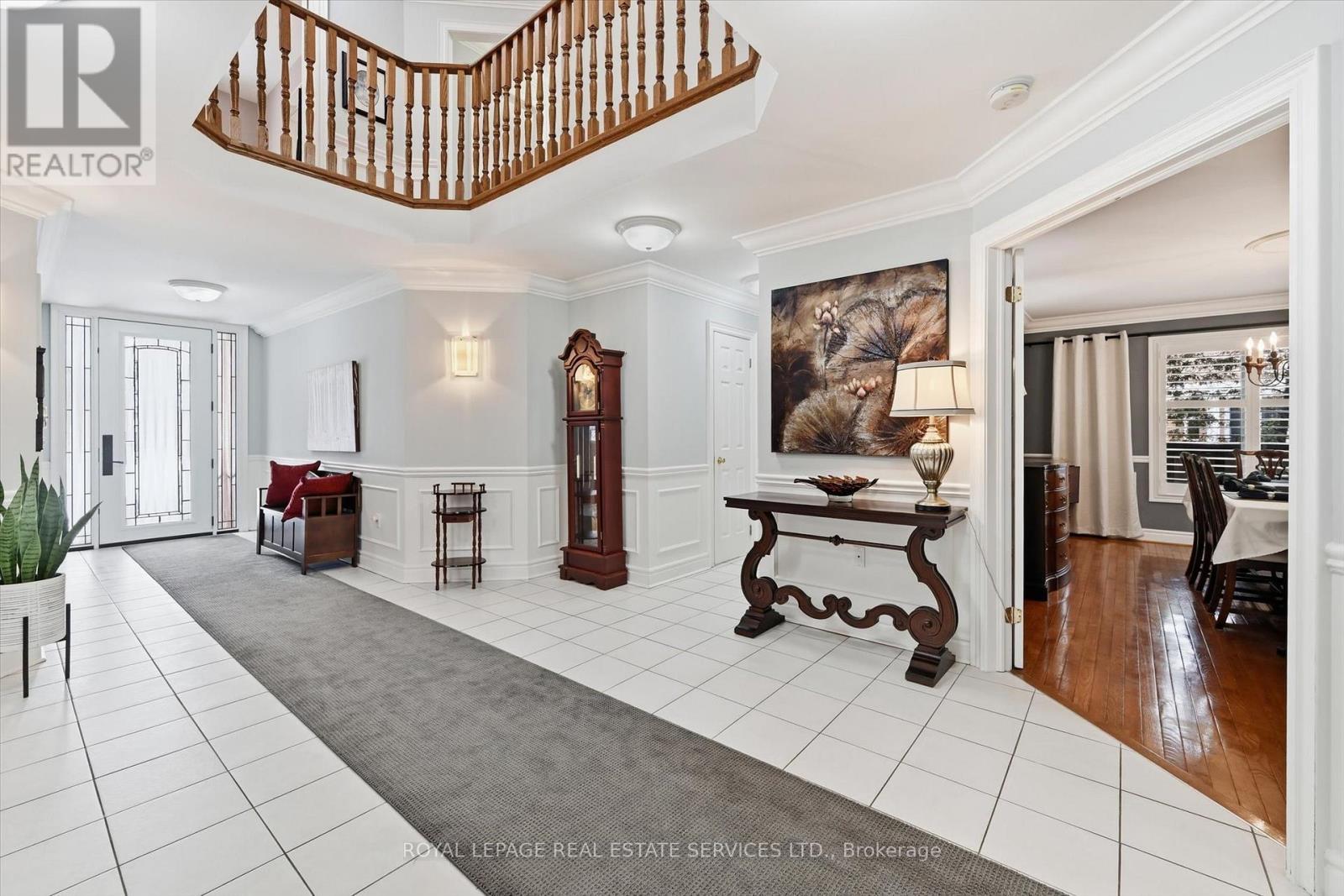 Centre Hall w/Double-Height Open-to-Above Design - 2017 Peak Place, Oakville, ON - Indoor Photo Showing Other Room
