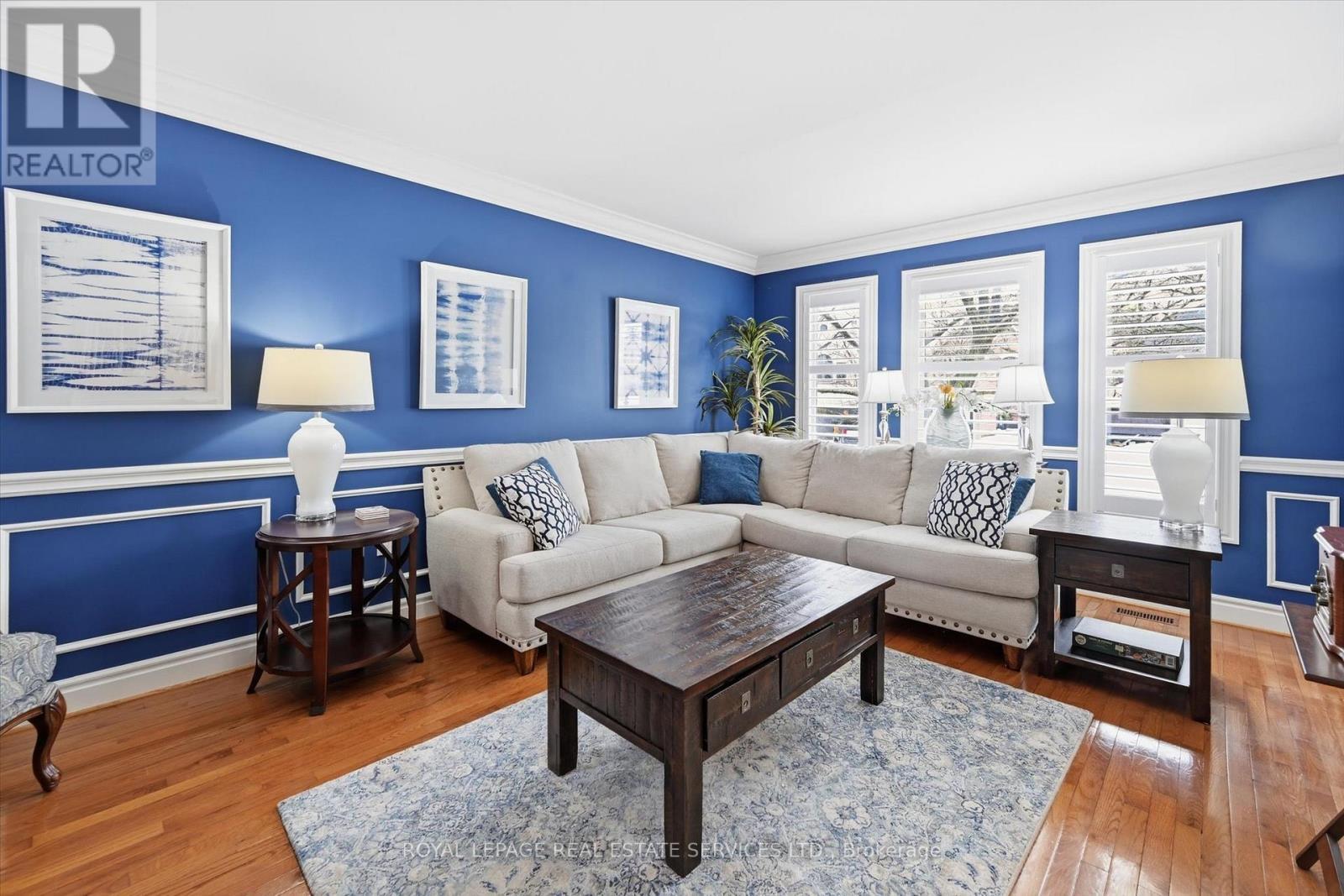 Formal Living Room with Hardwood Flooring - 2017 Peak Place, Oakville, ON - Indoor Photo Showing Living Room