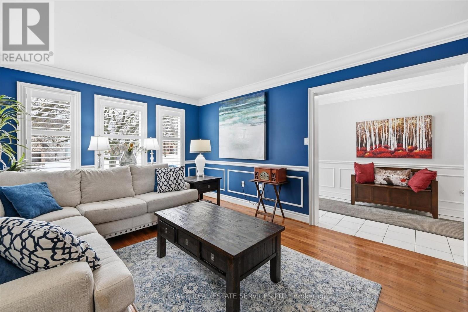 Formal Living Room with Hardwood Flooring - 2017 Peak Place, Oakville, ON - Indoor Photo Showing Living Room