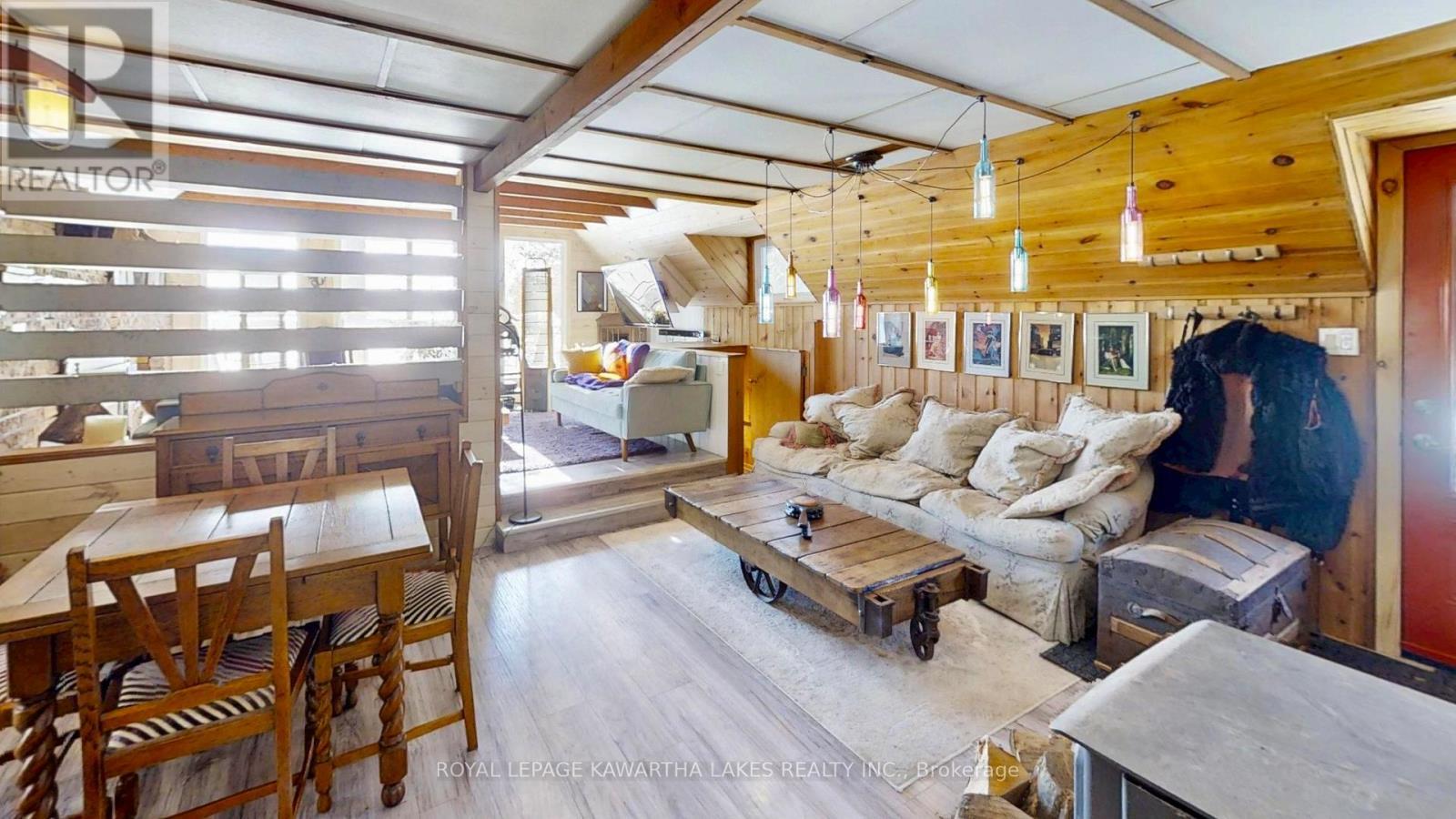 8 Fr 62 Street, Trent Lakes, ON - Indoor Photo Showing Dining Room