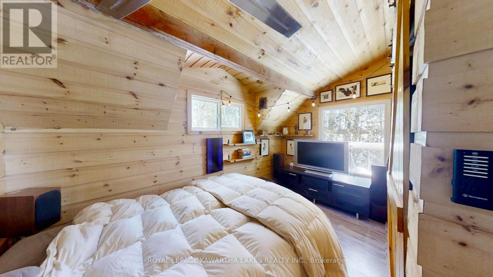 8 Fr 62 Street, Trent Lakes, ON - Indoor Photo Showing Bedroom