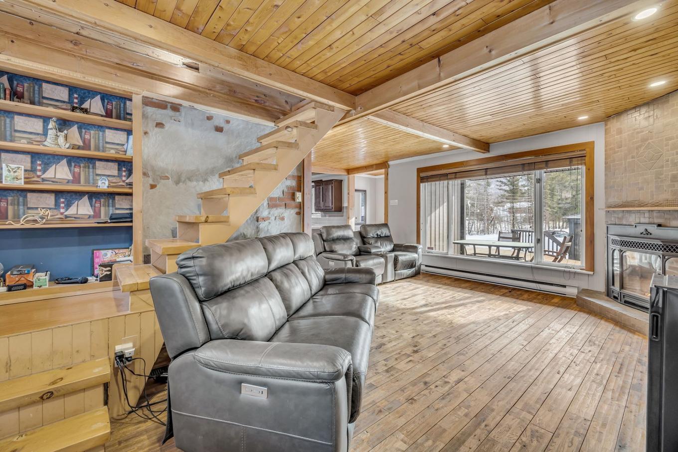 Salon - 2 Imp. Des Labours, Stoneham-Et-Tewkesbury, QC - Indoor Photo Showing Living Room