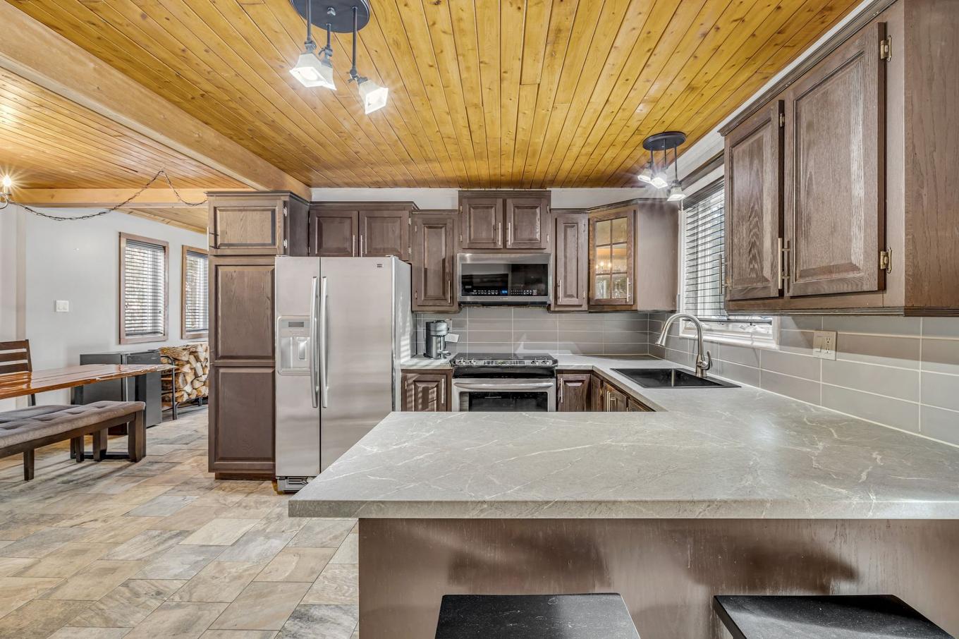 Cuisine - 2 Imp. Des Labours, Stoneham-Et-Tewkesbury, QC - Indoor Photo Showing Kitchen