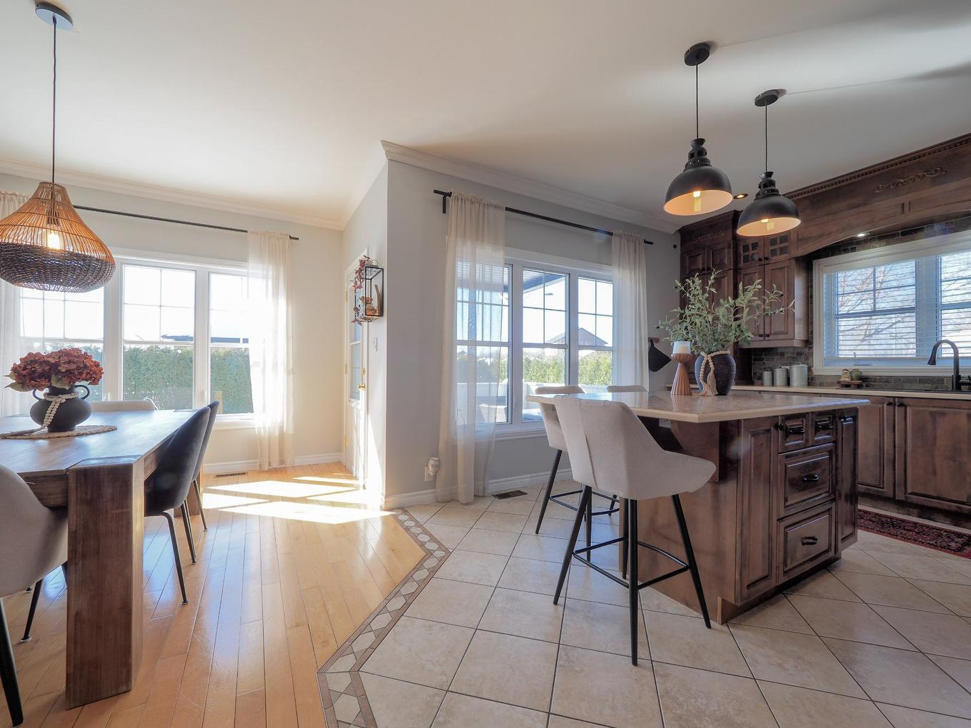 Kitchen - 255 Rue Des Fuchsias, Trois-Rivières, QC - Indoor Photo Showing Dining Room