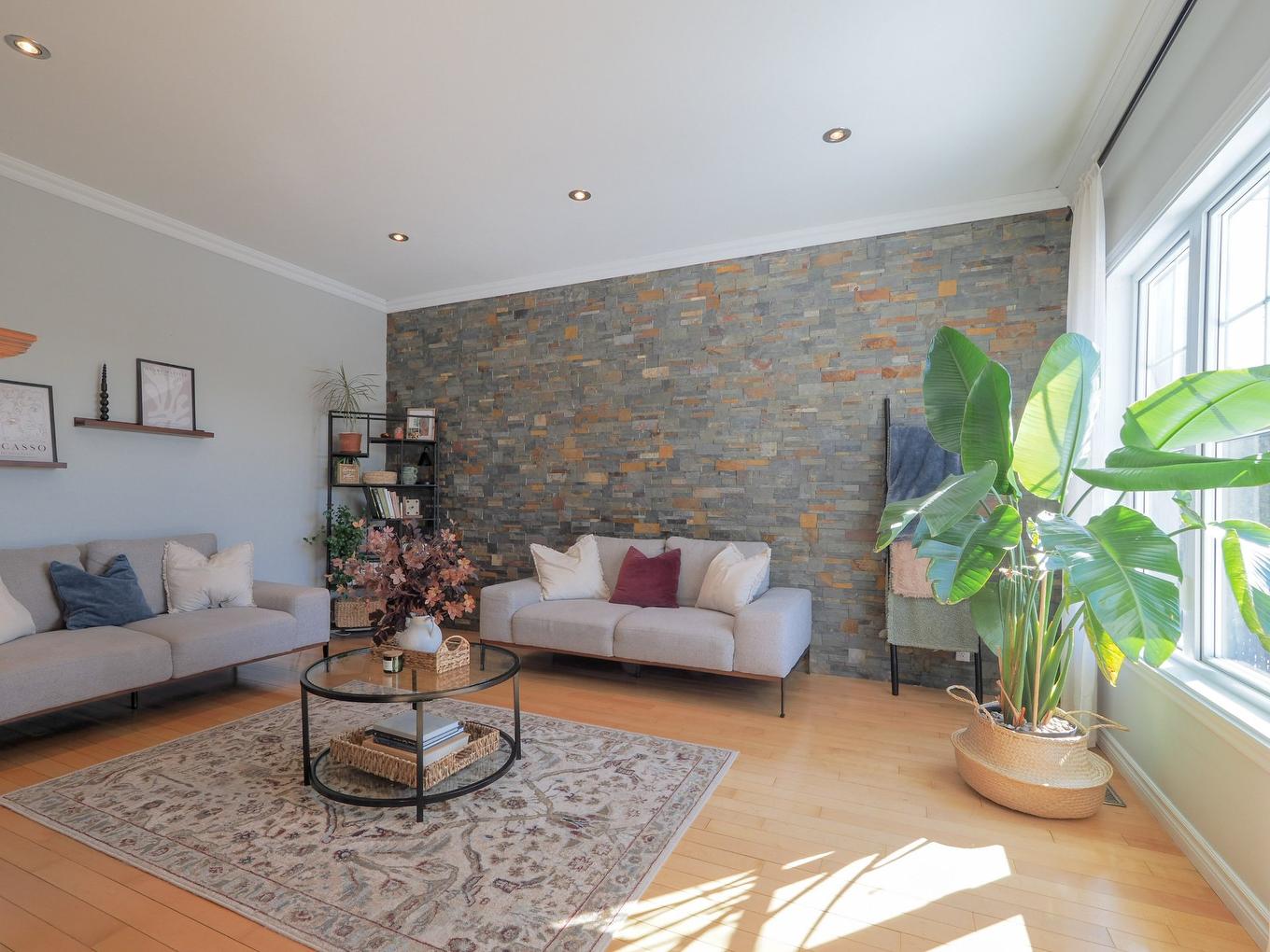 Living room - 255 Rue Des Fuchsias, Trois-Rivières, QC - Indoor Photo Showing Living Room