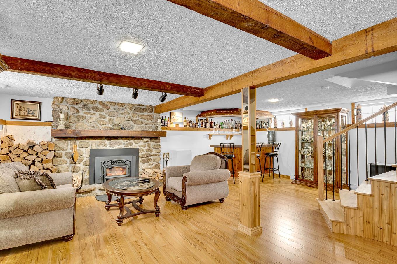 Salle familiale - 938 Rue Du Relais, Saint-Jérôme, QC - Indoor Photo Showing Living Room With Fireplace
