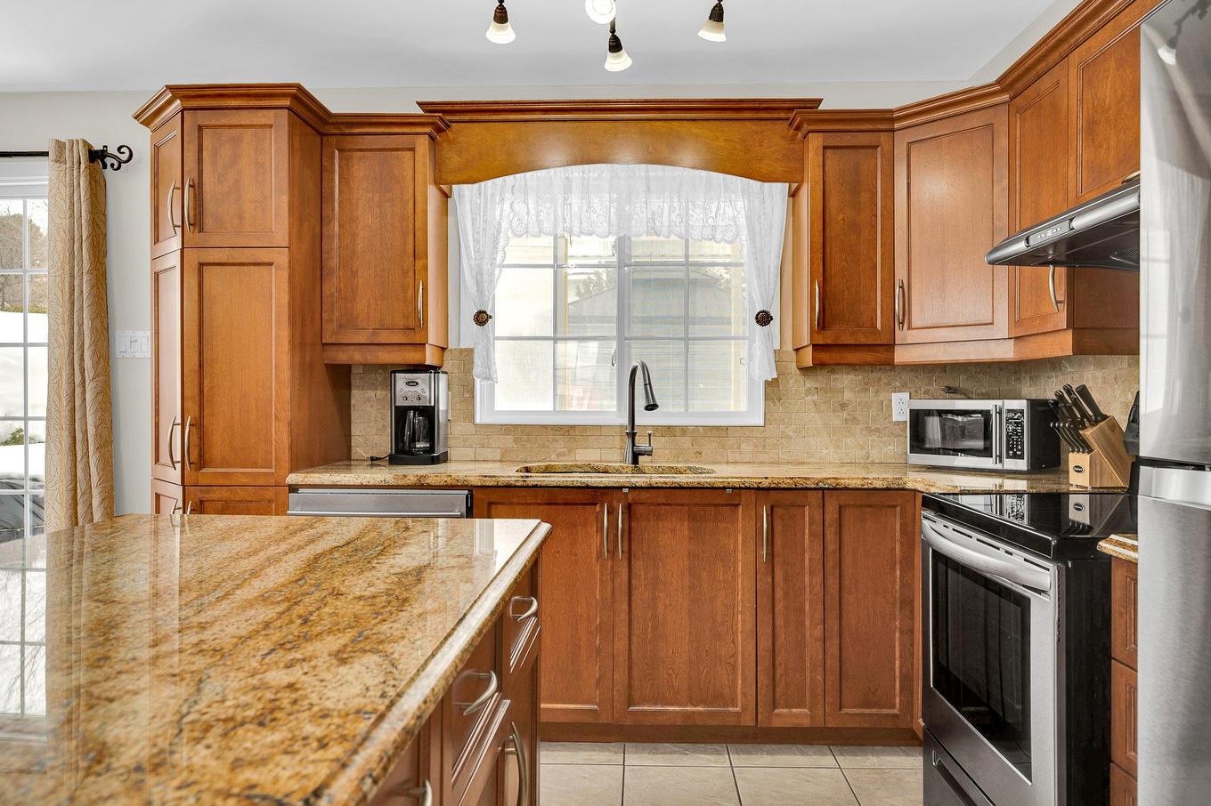 Cuisine - 938 Rue Du Relais, Saint-Jérôme, QC - Indoor Photo Showing Kitchen