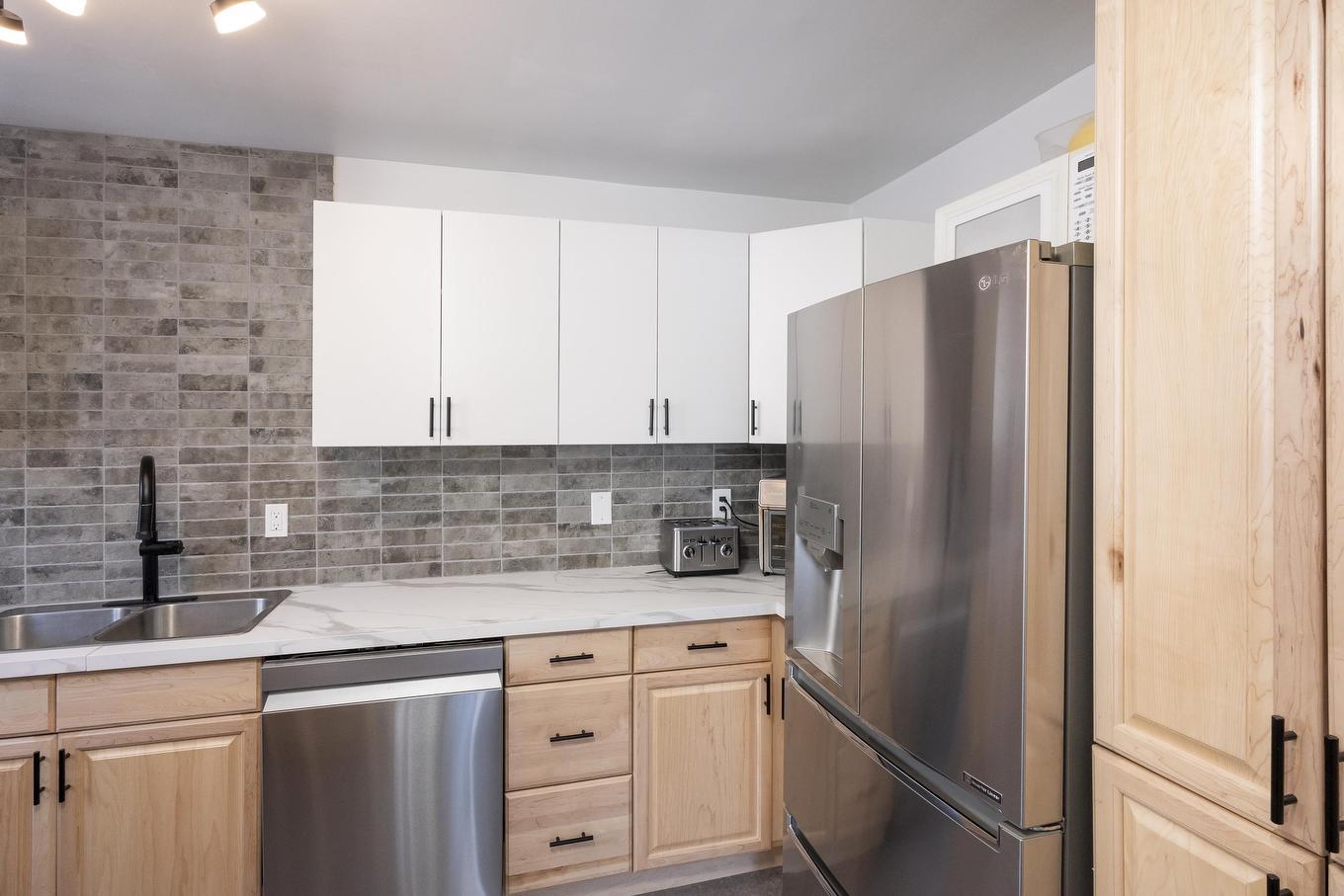 50 567 Edison Road, Thunder Bay, ON - Indoor Photo Showing Kitchen With Upgraded Kitchen