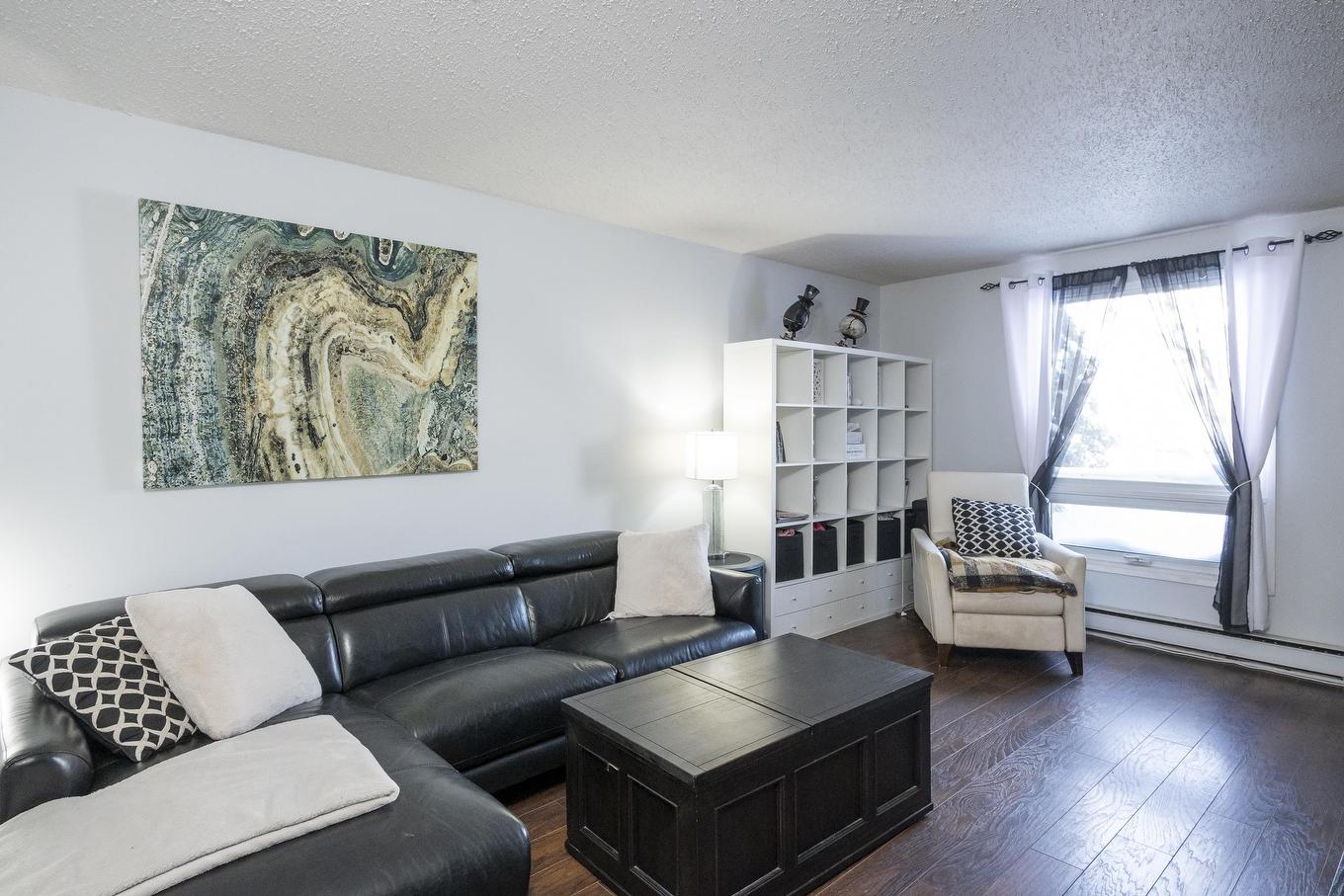 50 567 Edison Road, Thunder Bay, ON - Indoor Photo Showing Living Room