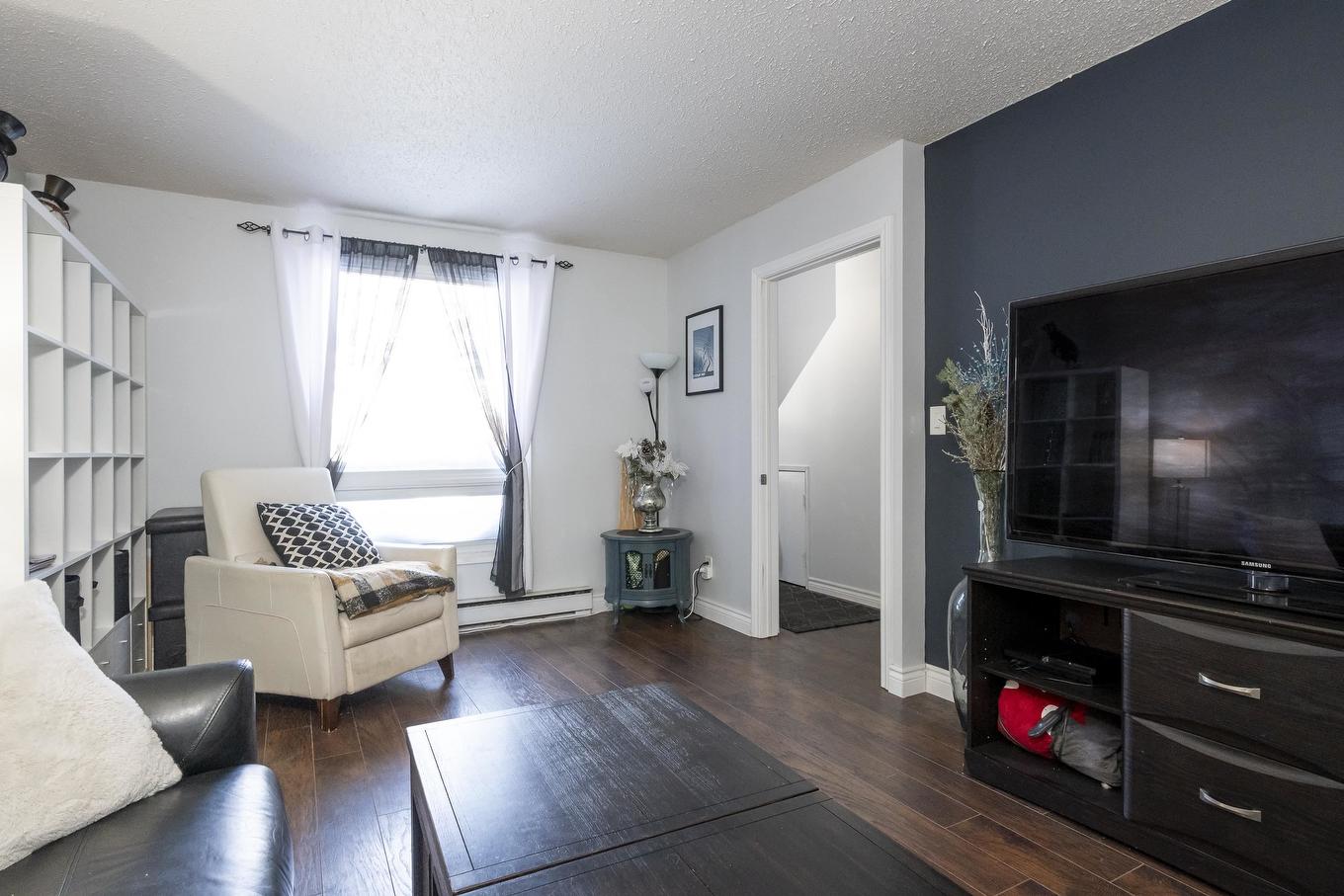 50 567 Edison Road, Thunder Bay, ON - Indoor Photo Showing Living Room