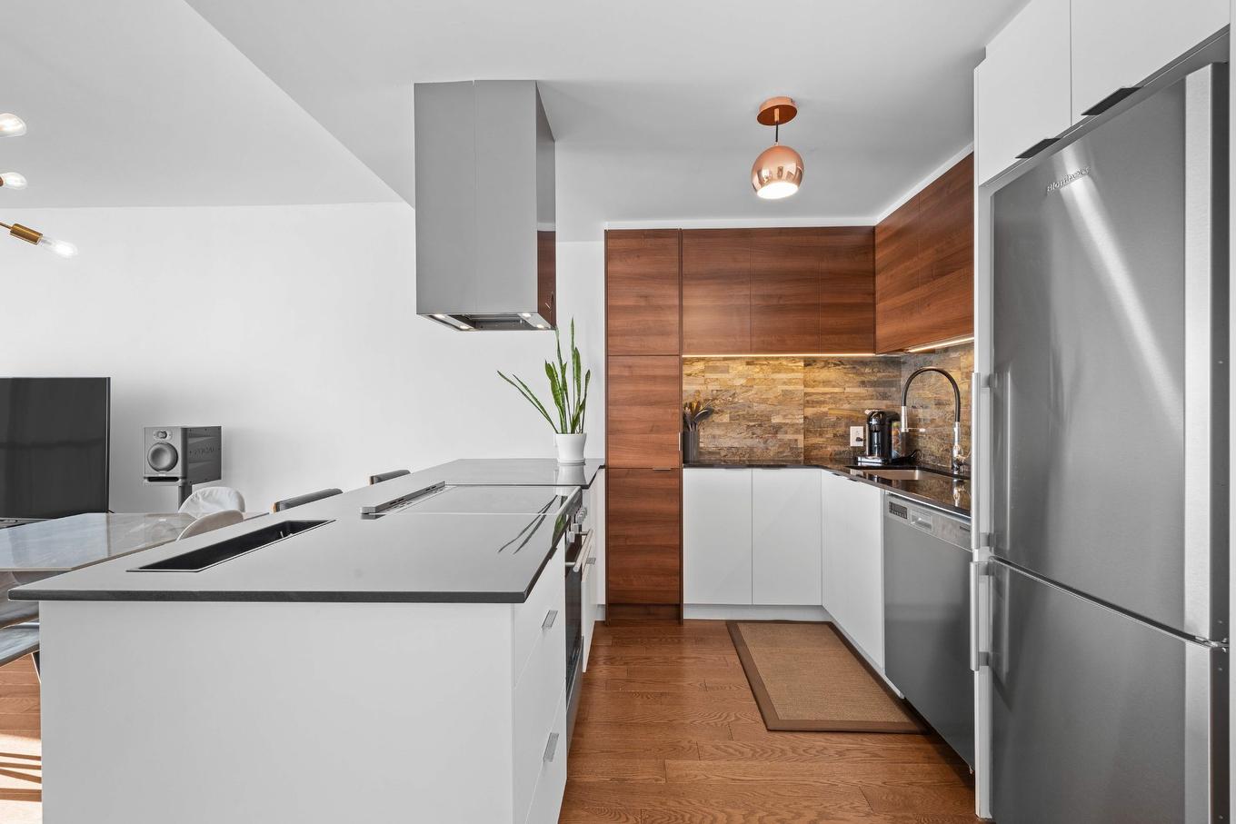 Cuisine - 415-1375 Rue Des Bassins, Montréal (Le Sud-Ouest), QC - Indoor Photo Showing Kitchen