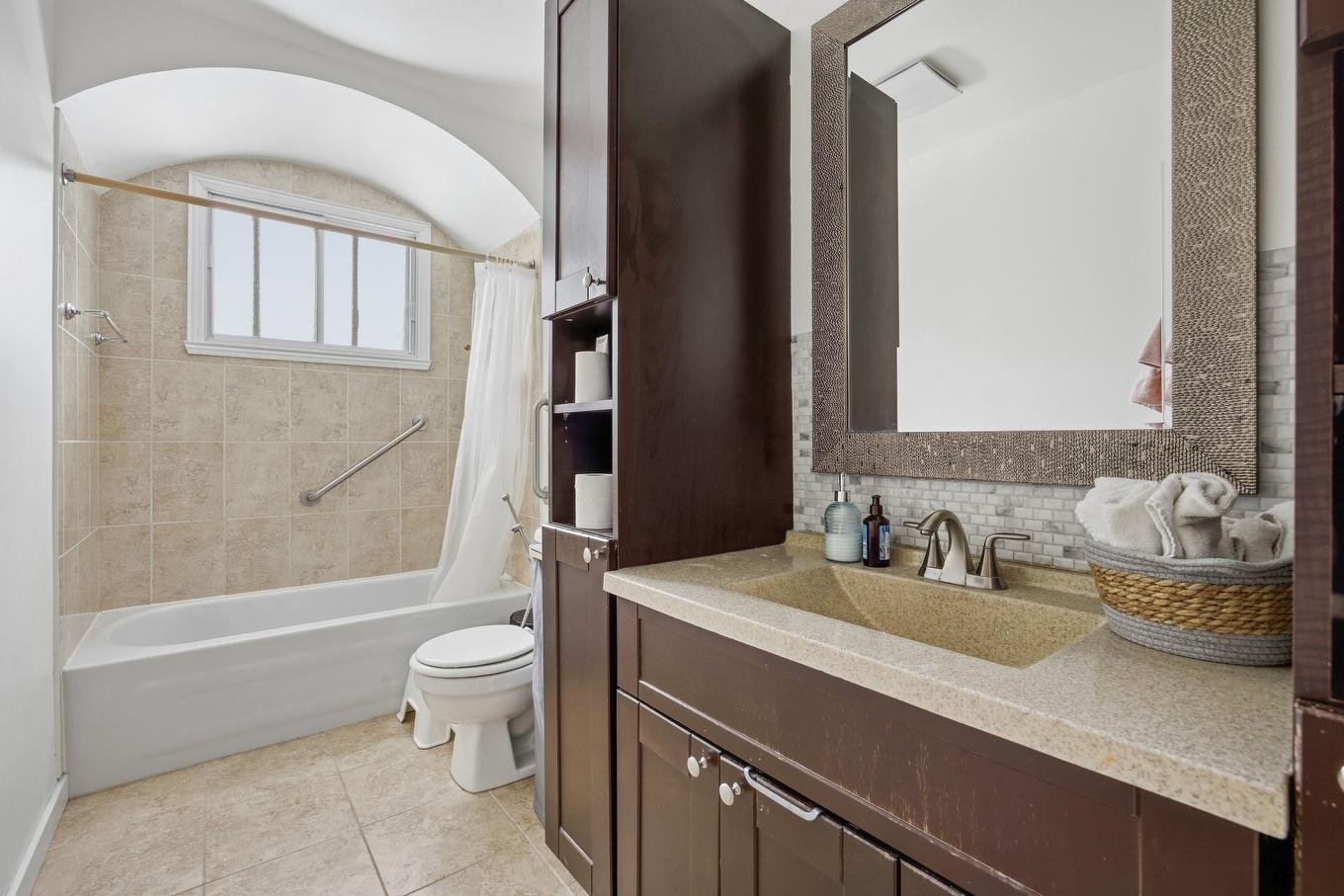 Bathroom - 38 Rue De Tarragone, Kirkland, QC - Indoor Photo Showing Bathroom