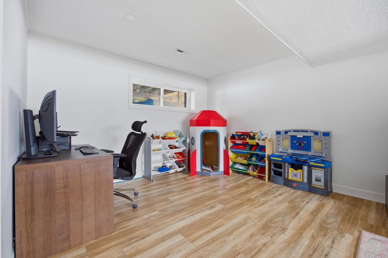 Basement - 38 Rue De Tarragone, Kirkland, QC - Indoor Photo Showing Office