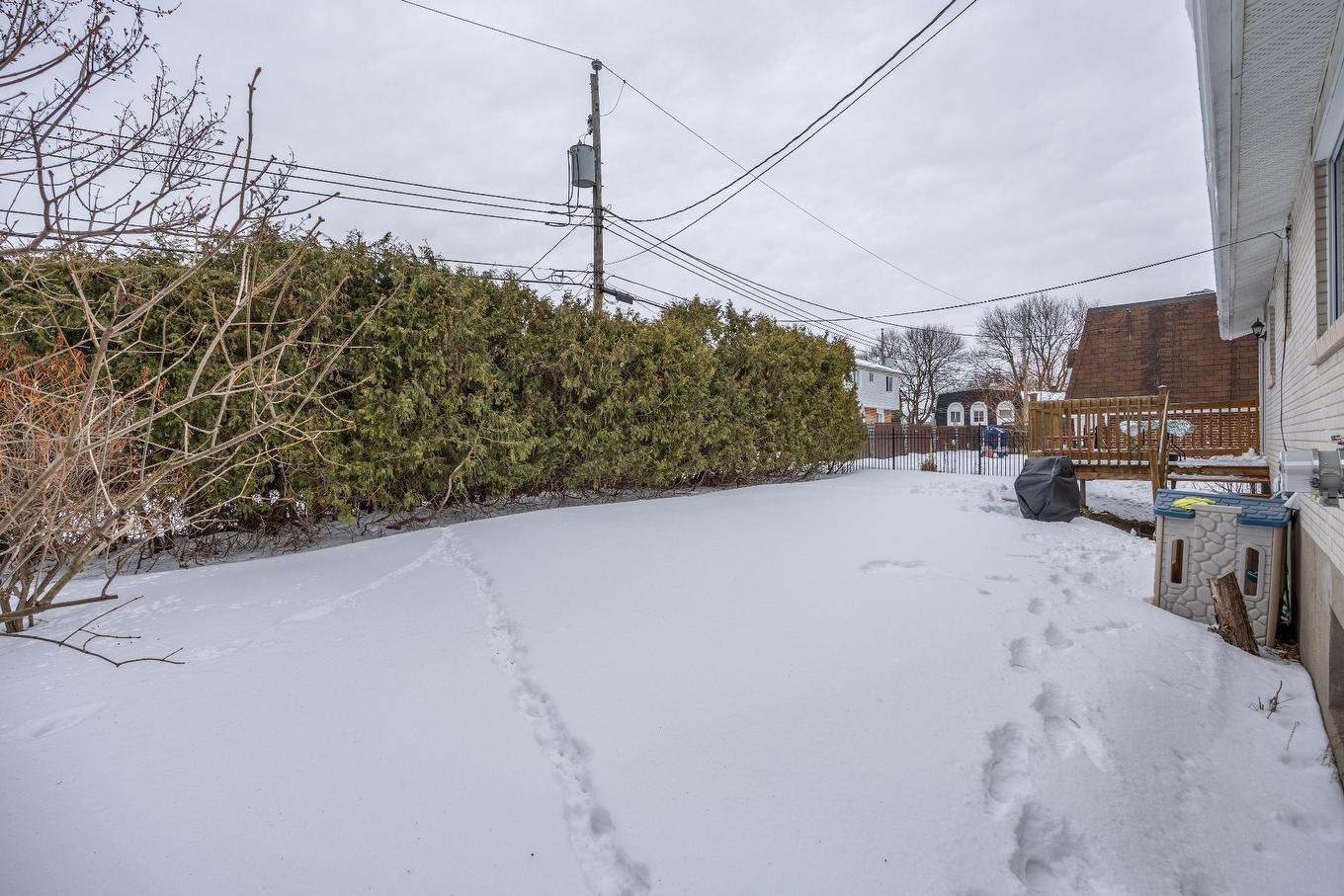 Backyard - 38 Rue De Tarragone, Kirkland, QC - Outdoor