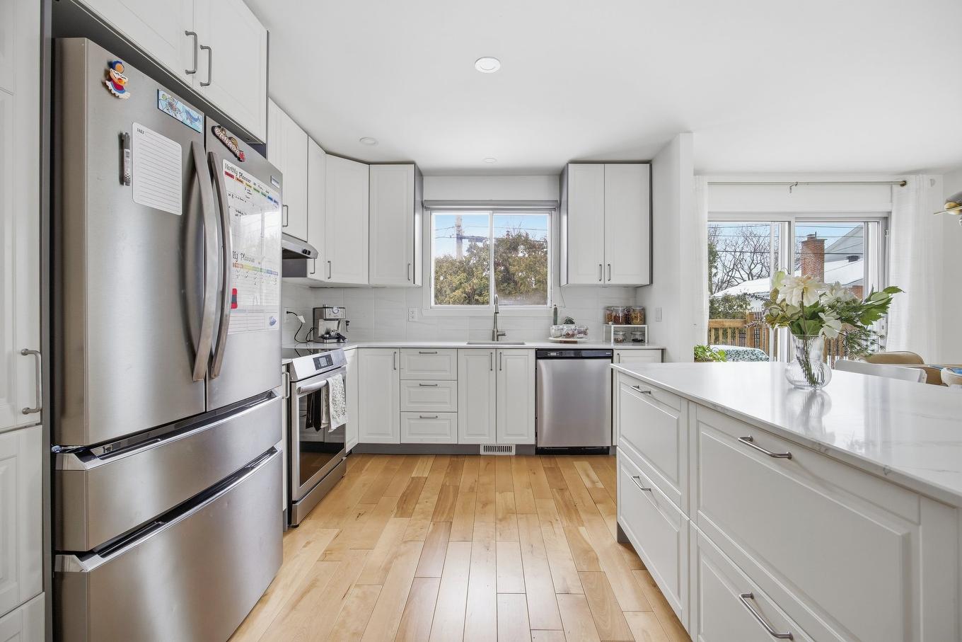 Kitchen - 38 Rue De Tarragone, Kirkland, QC - Indoor Photo Showing Kitchen With Upgraded Kitchen