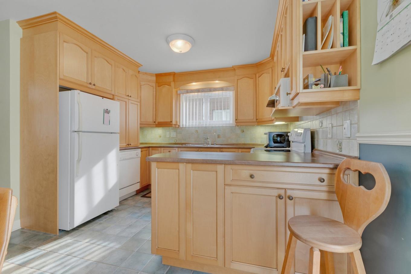 Cuisine - 11450 Rue Filion, Montréal (Ahuntsic-Cartierville), QC - Indoor Photo Showing Kitchen