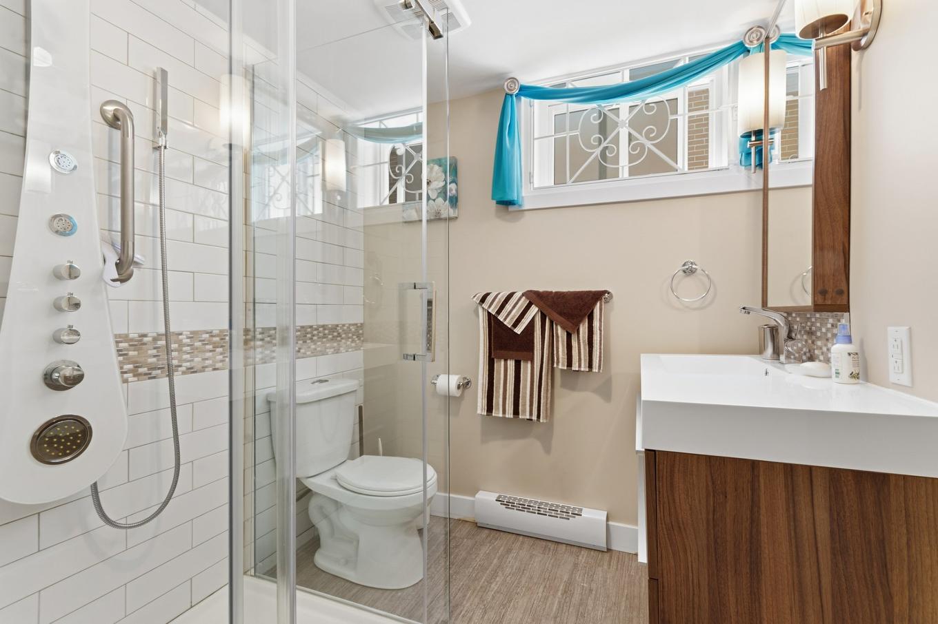 Salle de bains - 11450 Rue Filion, Montréal (Ahuntsic-Cartierville), QC - Indoor Photo Showing Bathroom