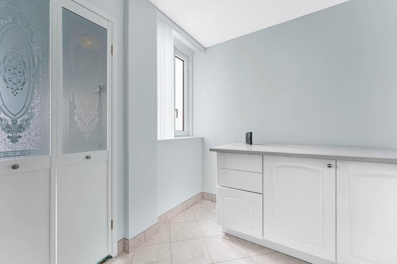 Cuisine - 1408-285 Rue Laurier, Gatineau (Hull), QC - Indoor Photo Showing Other Room