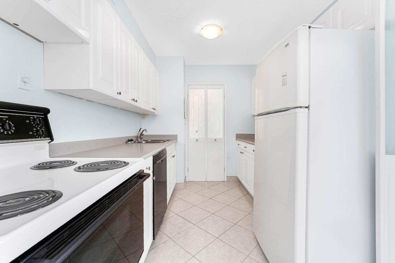 Cuisine - 1408-285 Rue Laurier, Gatineau (Hull), QC - Indoor Photo Showing Kitchen With Double Sink