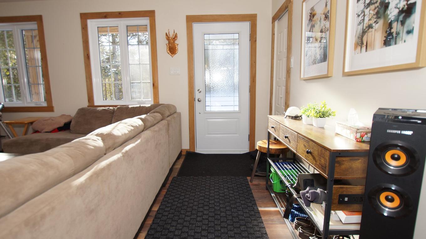 Hall - 50 Rue Warren, Saint-Alphonse-Rodriguez, QC